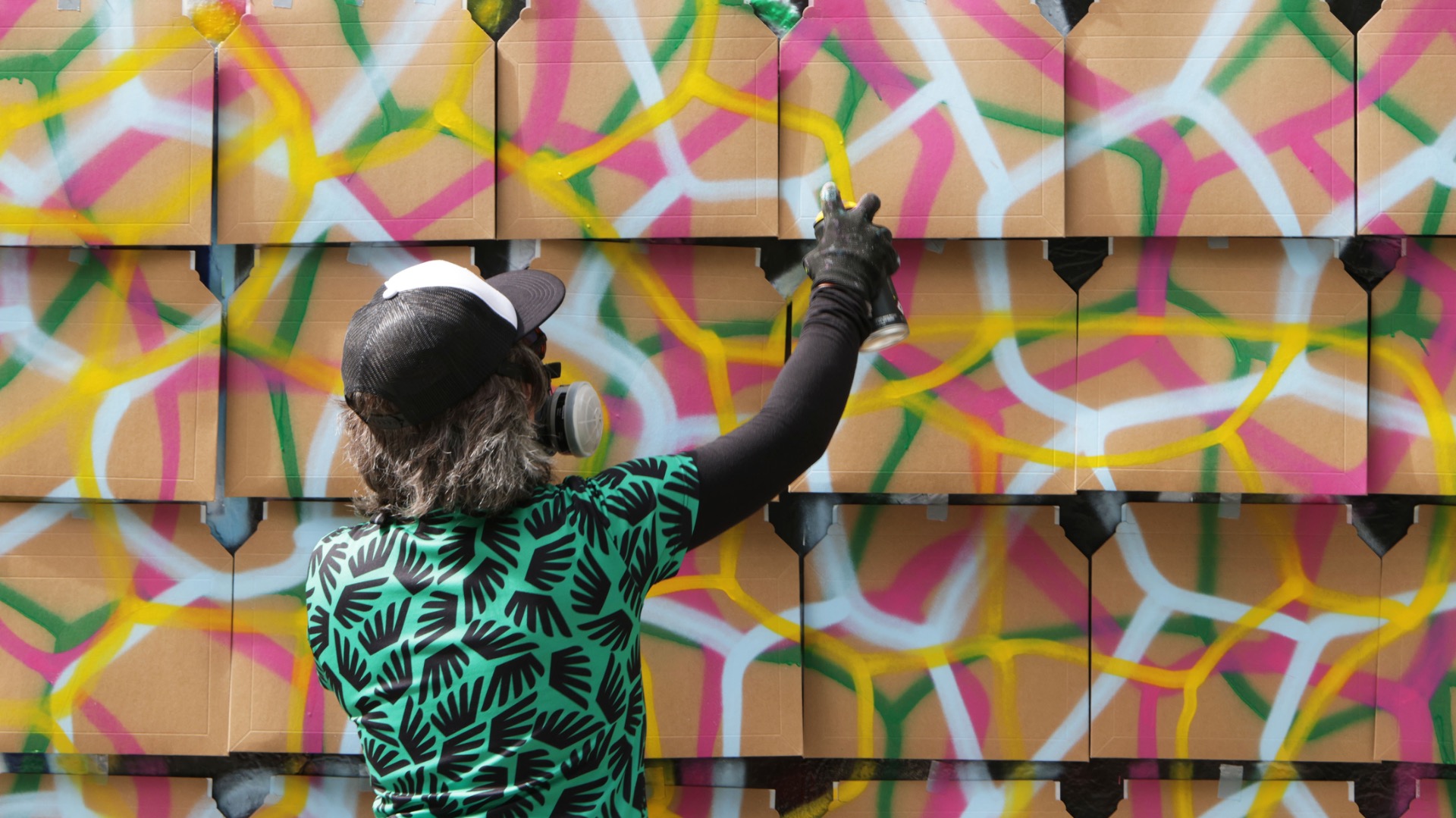 Séance de graff de packaging artistique